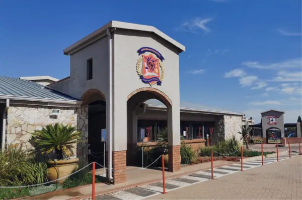 Middelburg College, the arched entrance with the school crest